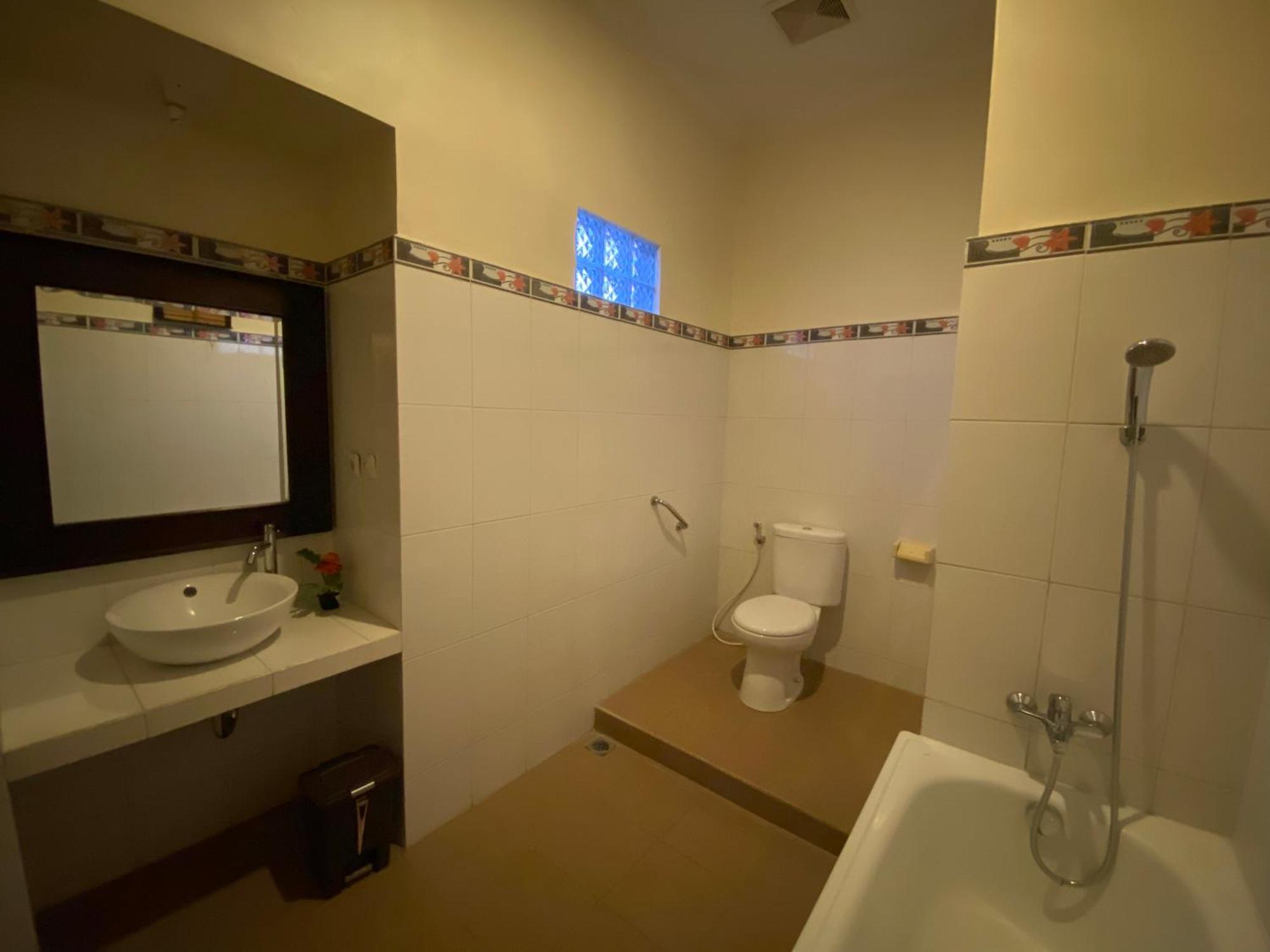 Brata Hotel 2*